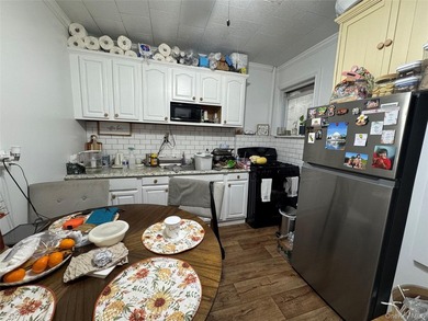 Positioned in the vibrant and commuter-friendly Woodlawn section - photo 7