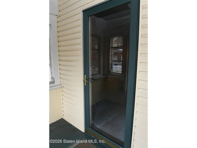Fully detached home in the heart of sought-after Westerleigh - photo 2
