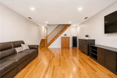 Welcome to this townhouse-style 2-family home in Staten Island - photo 8