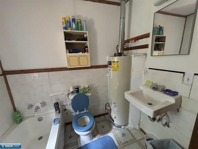 This year round cabin situated on 40 acres is perfect for the - photo 11