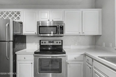 Prime location, move-in-ready, great value, serene peaceful - photo 14