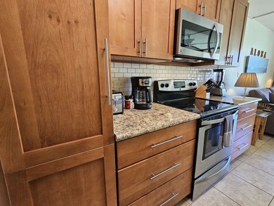 This beautifully updated 1 bedroom, 2 bathroom condo is ground - photo 17