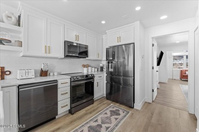 Discover this beautifully remodeled, fully furnished 3-bedroom - photo 4