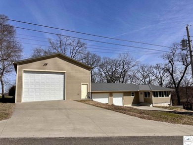 Fully Remodeled Home on 4 lots in a quiet lake development in - photo 7