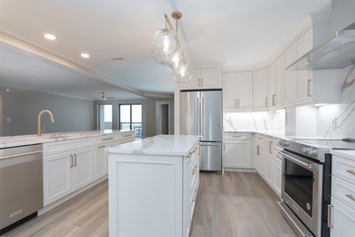 **DIRECT OCEANFRONT**  Imagine mornings with endless horizons