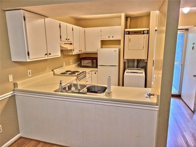 This 2 bedroom 2 bath unit offers privacy & peaceful setting - photo 6