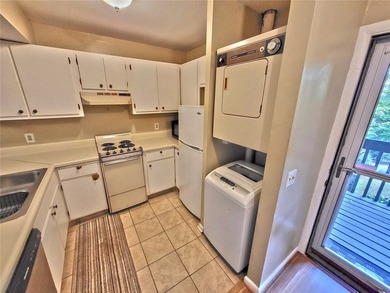 This 2 bedroom 2 bath unit offers privacy & peaceful setting - photo 8
