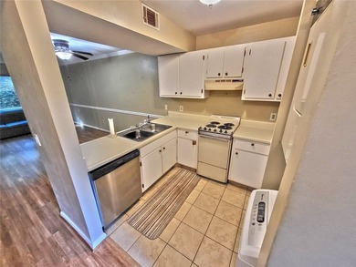 This 2 bedroom 2 bath unit offers privacy & peaceful setting - photo 9