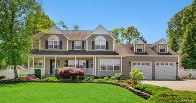 Exquisite custom-built Colonial elegantly positioned midblock on - photo 1