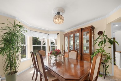 Exquisite custom-built Colonial elegantly positioned midblock on - photo 8