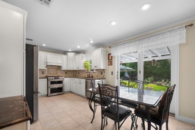 Exquisite custom-built Colonial elegantly positioned midblock on - photo 10