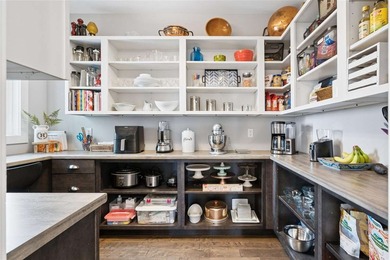 Luxury, efficiency & craftsmanship come together in this - photo 10