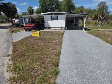 Move in ready home in a quiet community next to water and great - photo 2