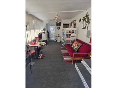 Move in ready home in a quiet community next to water and great - photo 4