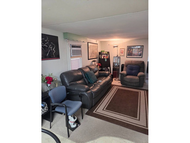Move in ready home in a quiet community next to water and great - photo 6