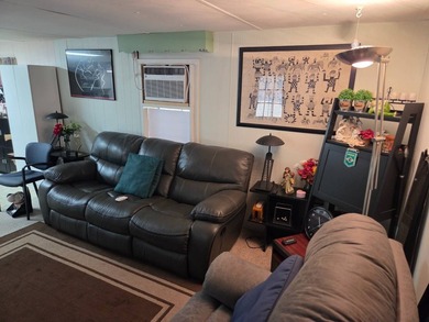 Move in ready home in a quiet community next to water and great - photo 7