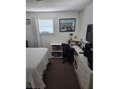 Move in ready home in a quiet community next to water and great - photo 9