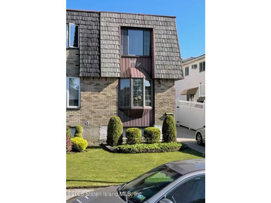 Charming residence situated on a peaceful block in the heart of - photo 1
