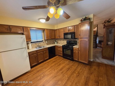 Charming residence situated on a peaceful block in the heart of - photo 4