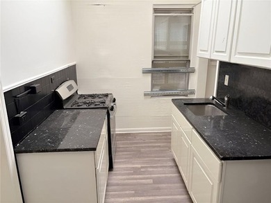 Charming Single-Family Home in Brighton Beach! Approx. 810 sq - photo 6