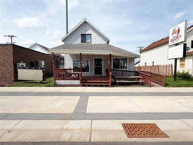 2,600 finished square feet, excellent visibility, and easy - photo 1