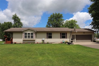Check out this Fabulous 4 Bedroom 3 Full Bath Home on the edge - photo 3