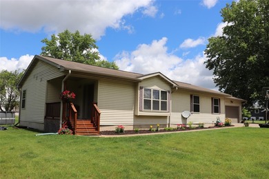 Check out this Fabulous 4 Bedroom 3 Full Bath Home on the edge - photo 4