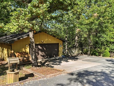 Escape to the lake and soak up the good life in this 3 bedroom - photo 9