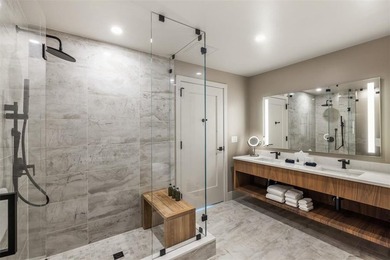 This corner, ski-in/ski-out penthouse residence at Kindred - photo 22