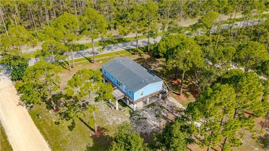 Welcome to your coastal retreat! This move-in ready 4-bedroom - photo 2
