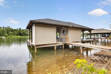 Remarkable waterfront lot! 3 stall Boathouse with huge sunning - photo 23