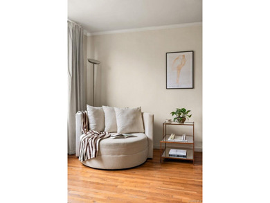 Bright, spacious, and thoughtfully renovated, this 942 sq. ft - photo 2