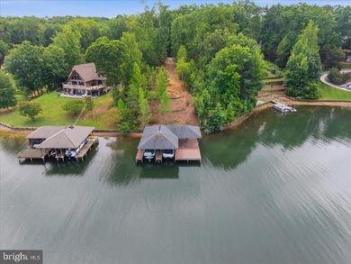 Remarkable waterfront lot! 3 stall Boathouse with huge sunning - photo 38