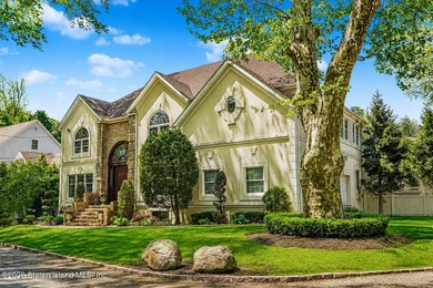 Nestled in an exclusive, tranquil section of Todt Hill, this - photo 2