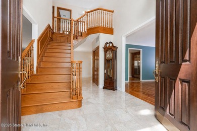 Nestled in an exclusive, tranquil section of Todt Hill, this - photo 5