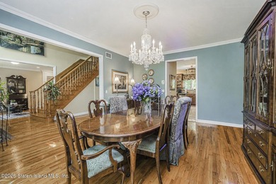 Nestled in an exclusive, tranquil section of Todt Hill, this - photo 6