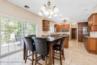 Nestled in an exclusive, tranquil section of Todt Hill, this - photo 9