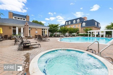 Rare, move in condition, beautiful and spacious condo apartment - photo 3