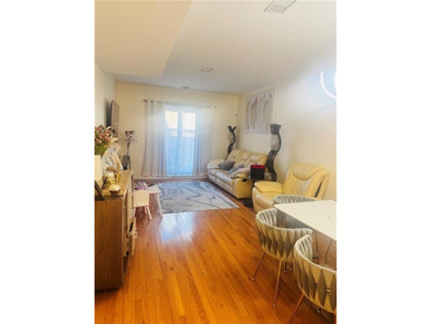 Rare, move in condition, beautiful and spacious condo apartment - photo 4