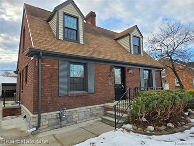 Detroit River Home Active Under Contract in Lincoln Park Michigan
