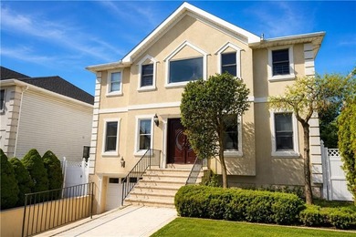 Welcome to 22 Putters Court, Staten Island, NY 10301, a - photo 2