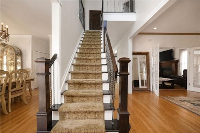 Welcome to 22 Putters Court, Staten Island, NY 10301, a - photo 5