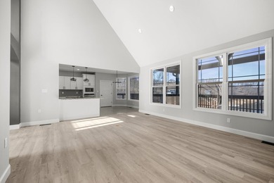 Excellent custom built home with year round lakefront water. 4 - photo 11