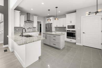 Excellent custom built home with year round lakefront water. 4 - photo 13