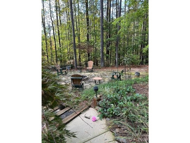 Beautiful Mountain Log Home on 2.5 acres with lake views. Hidden - photo 5