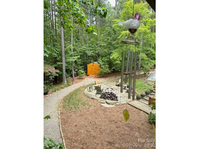 Beautiful Mountain Log Home on 2.5 acres with lake views. Hidden - photo 6