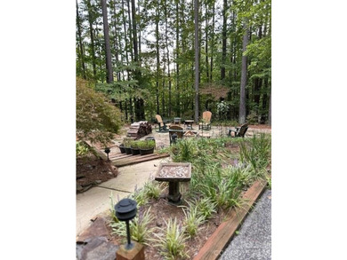 Beautiful Mountain Log Home on 2.5 acres with lake views. Hidden - photo 7