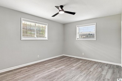 Spacious 3-bedroom, 2-bath home featuring fresh interior paint - photo 22