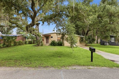 Welcome to 205 Cypress Road - where charm, comfort and - photo 2