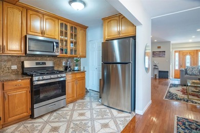 Welcome to this bright and beautiful residential gem in the - photo 7